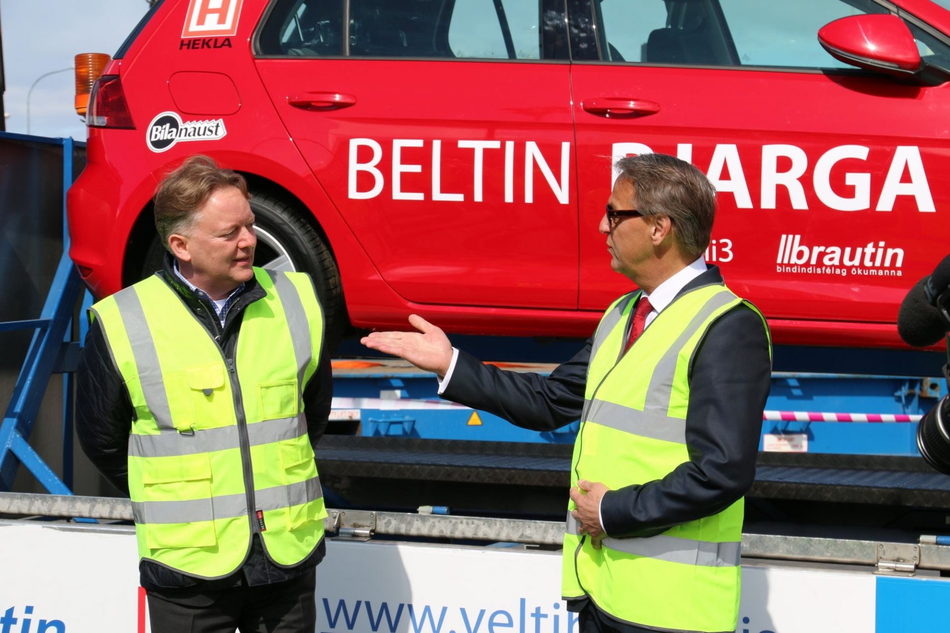 Nýr veltibíll afhentur