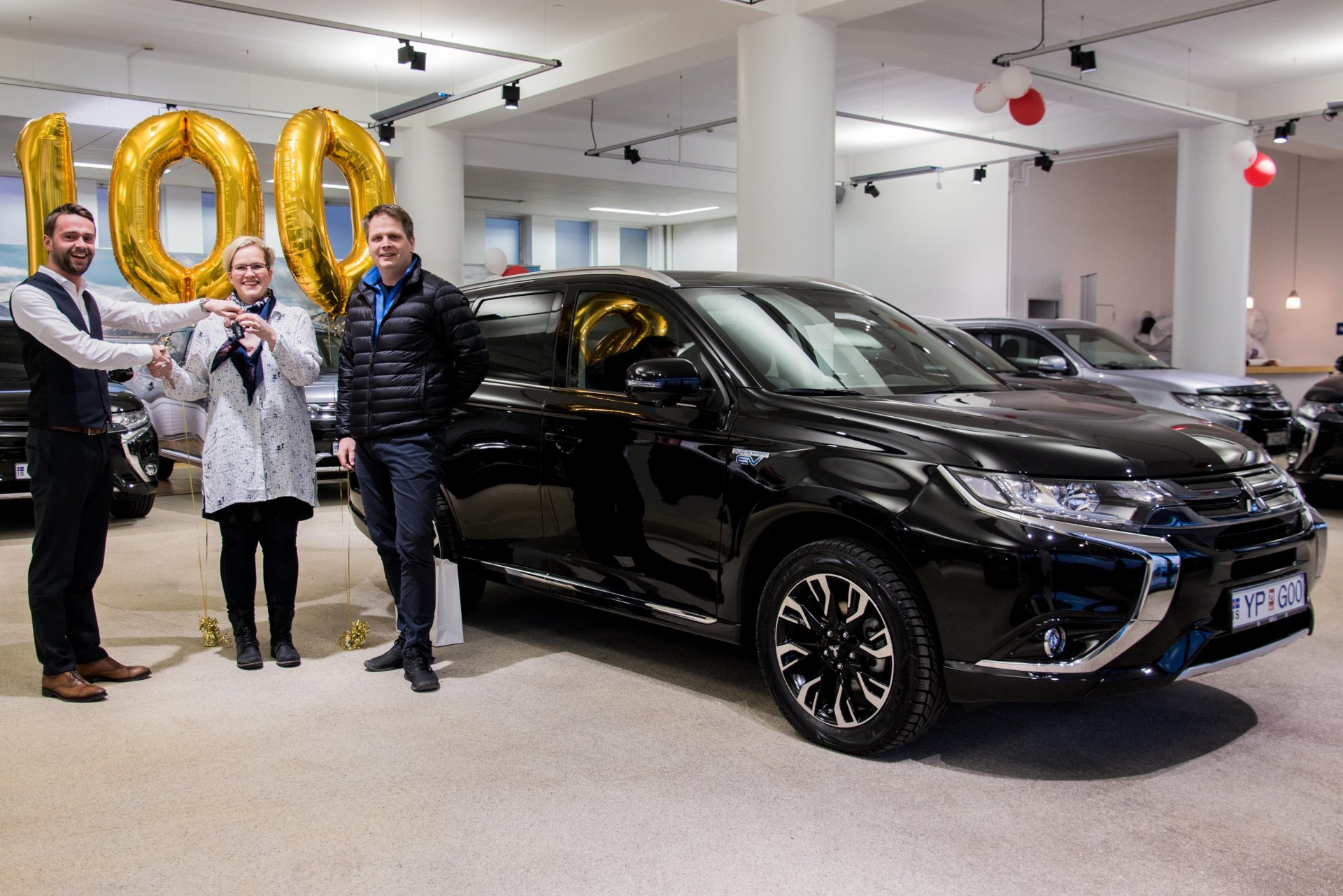 Hundraðasti Outlander PHEV í mánuðinum!