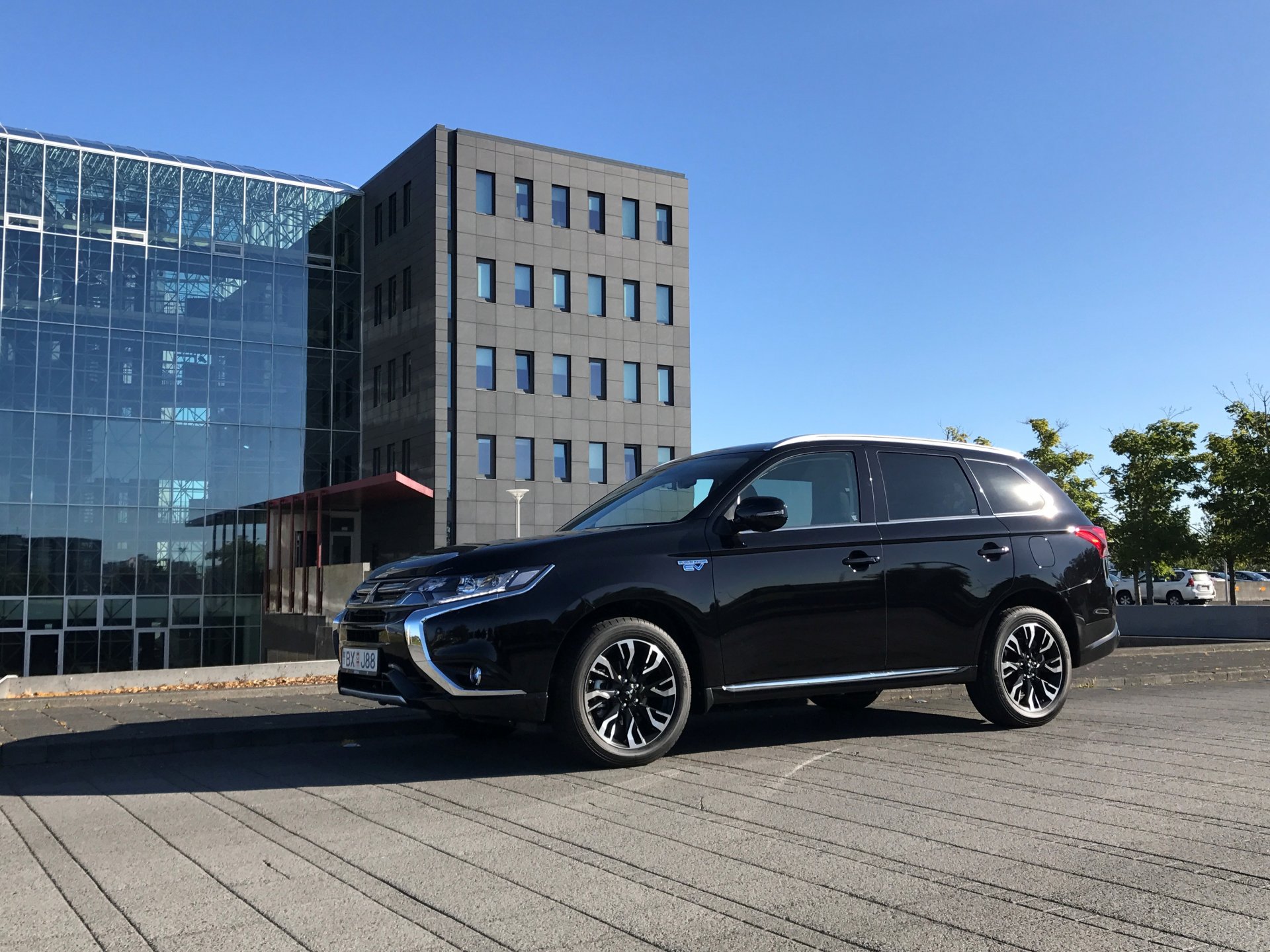 Varðandi innköllun á Mitsubishi bílum