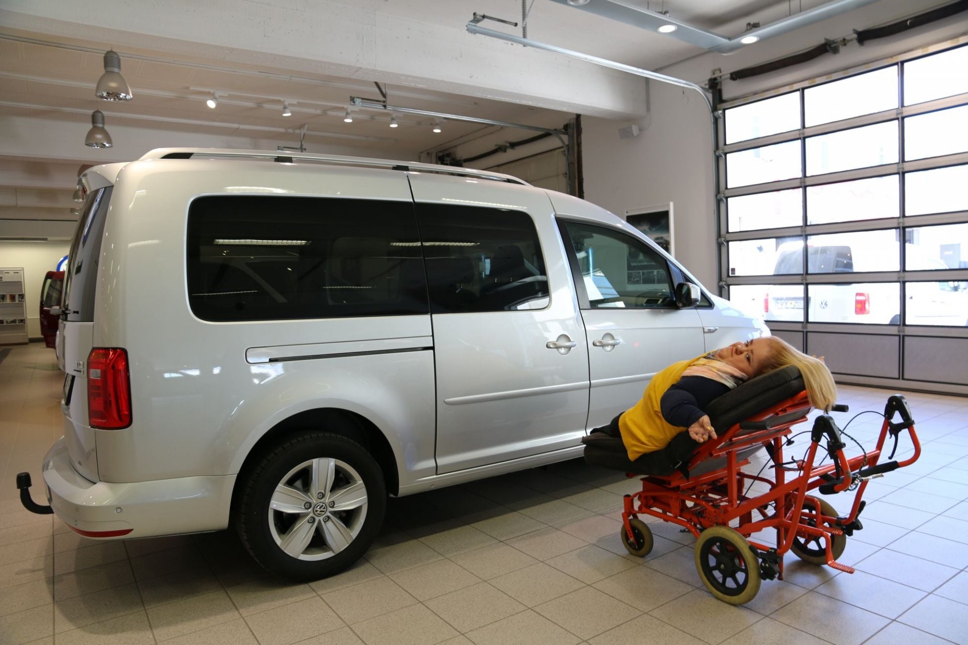 Freyja fær afhentan sjö manna Caddy