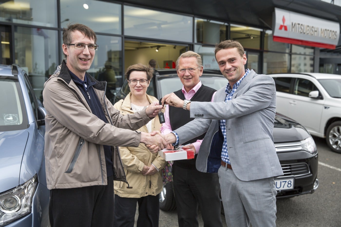 Fyrstu Mitsubishi PHEV fjórhjóladrifsbílarnir afhentir.